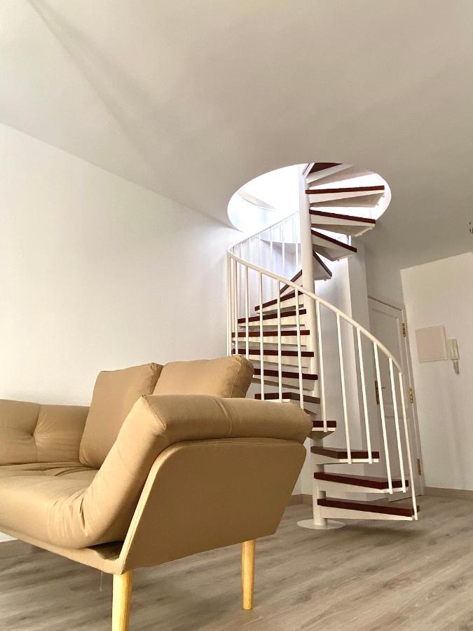 Spiral Stairs Duplex Appartement Figueres  Buitenkant foto