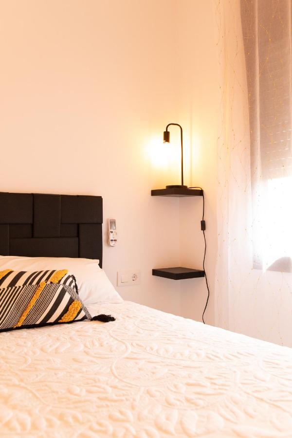Spiral Stairs Duplex Appartement Figueres  Buitenkant foto